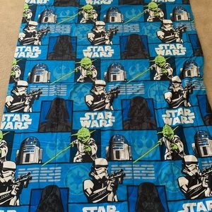 4 piece twin bed set including a reversible comforter.